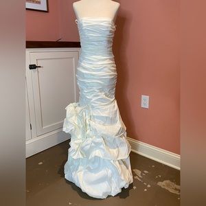 Strapless ivory Sz 6 Stretch Taffeta by Jessica McClintock